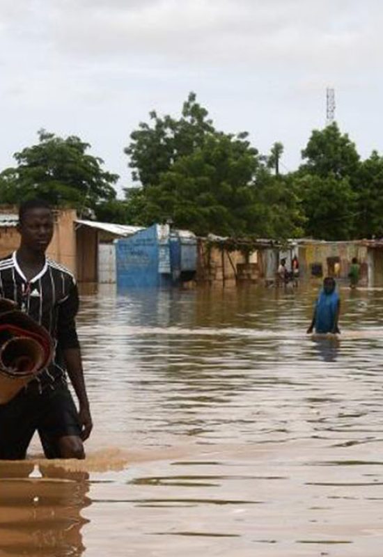 Chuvas torrenciais provocam mortes e graves inundações no Senegal